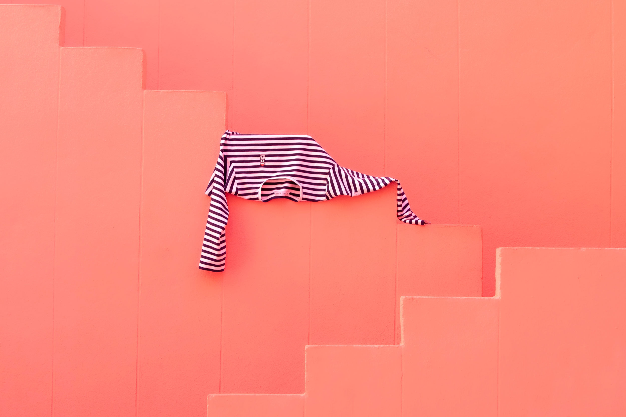 La Muralla Roja, Spain. Shirt on pink stairs.